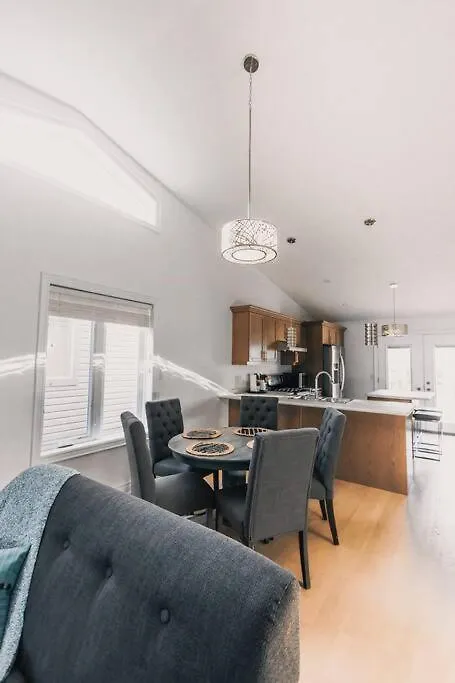 5 Beds On The Rapids - 5 Mins To The Falls Villa Niagara Falls 0*,  Canada