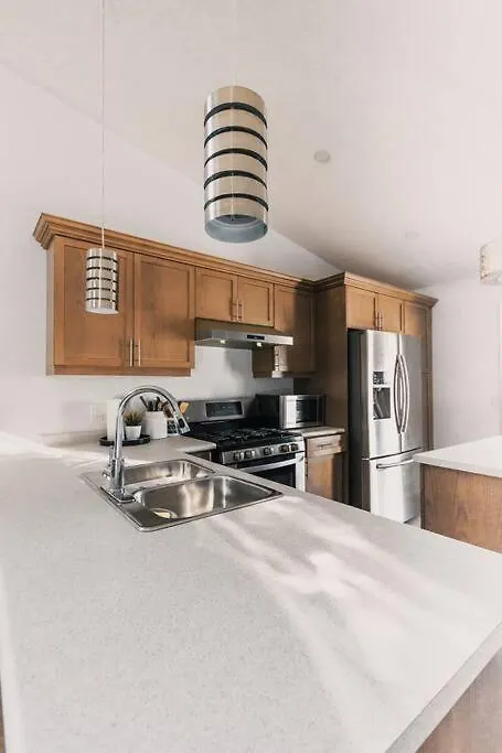 5 Beds On The Rapids - 5 Mins To The Falls Villa Niagara Falls Holiday home